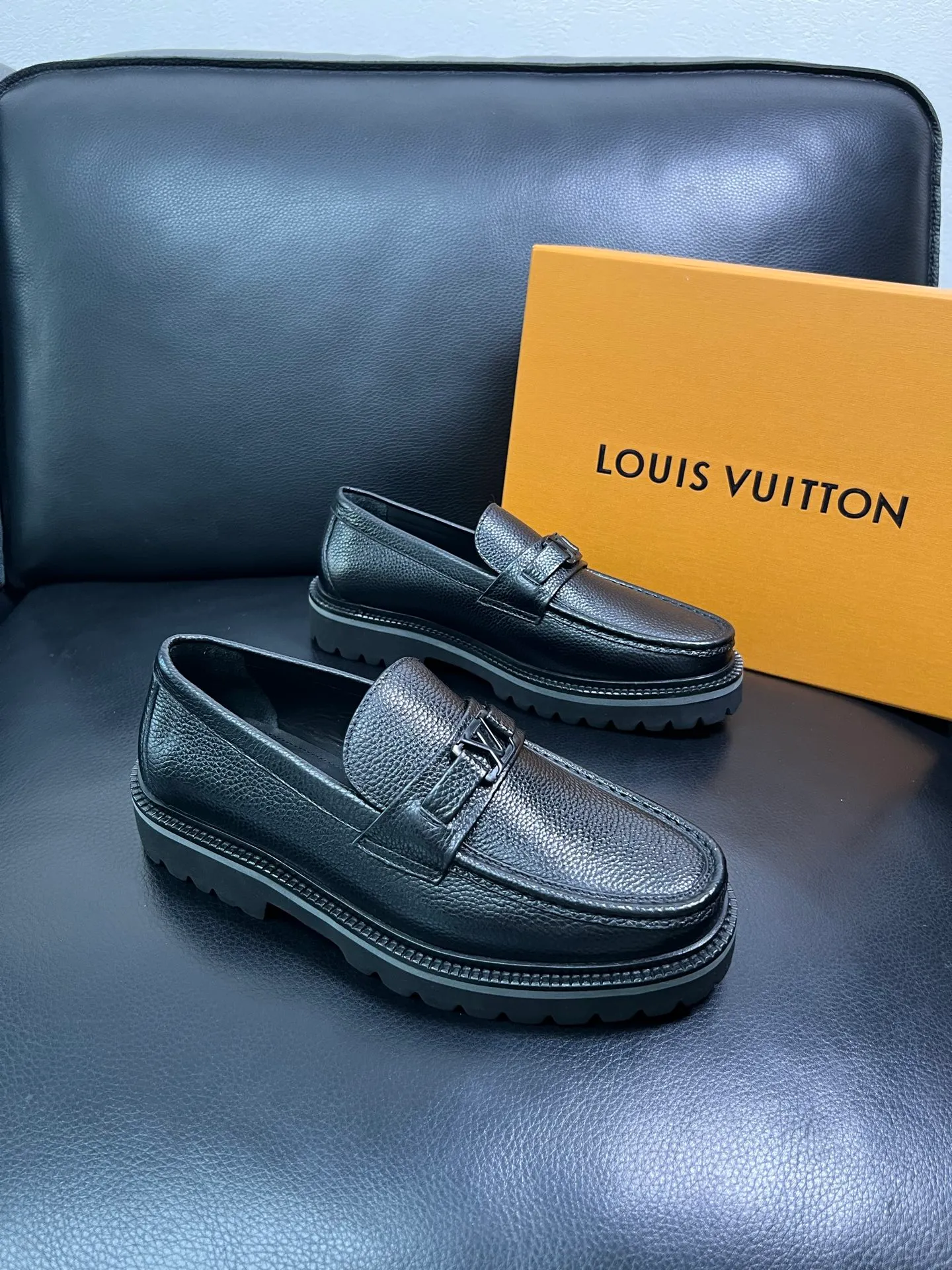Men's shoes 💰780 Lv top purchasing Louis Vuitton leather shoes counter synchronization, uppers imported from Italy, imported water-dyed cowhide lining, soles: original soles specially provided by the original factory, original factory follow-up goods, high quality, welcome to compare, code number 38-44 (customized 45) 85842